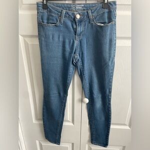 Juniors low rise skinny jeans